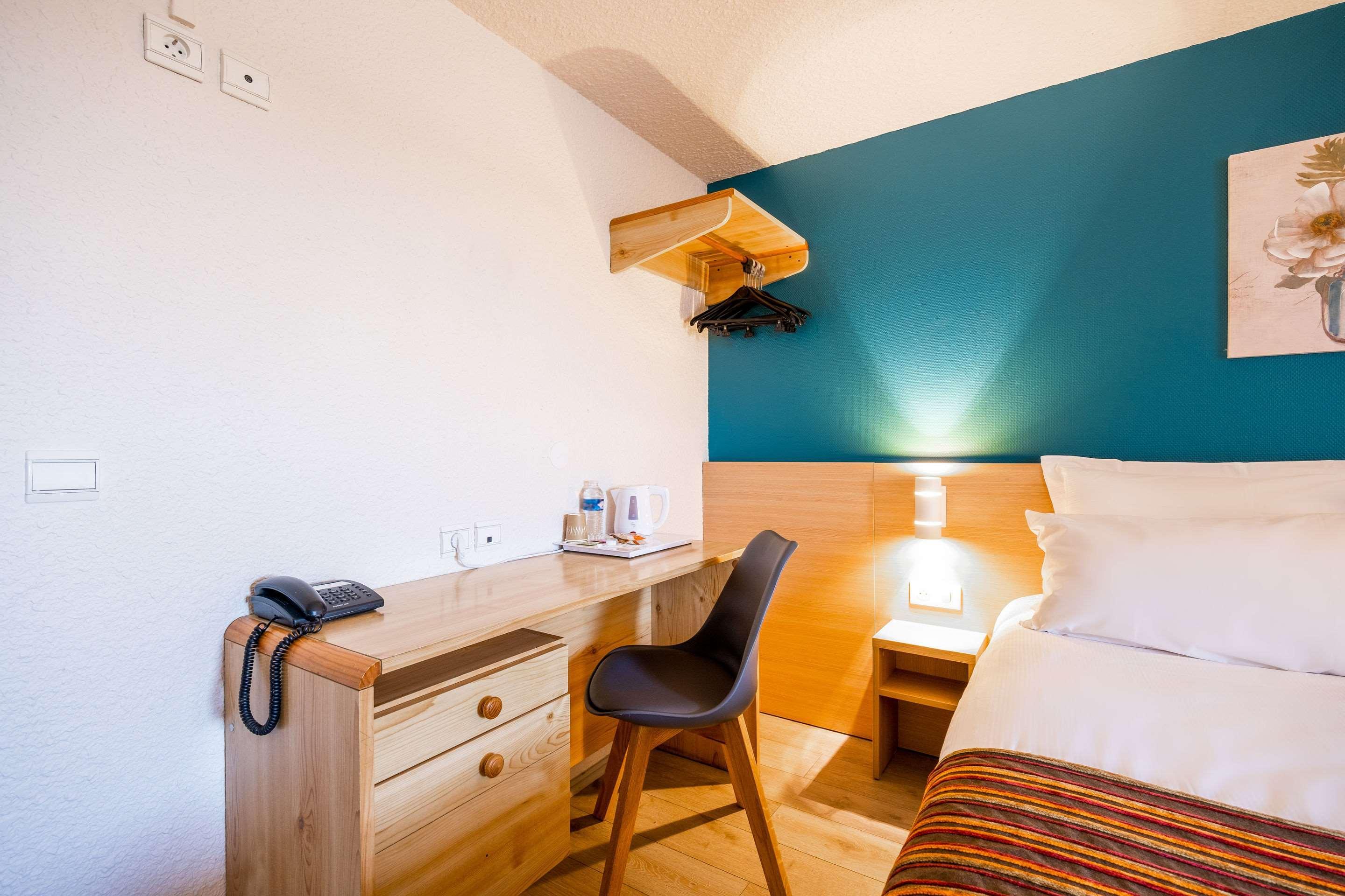 Comfort Hotel Montlucon Exterior photo